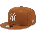 czapki-plana-brazowy-snapback-9fifty-league-essential-new-york-yankees-mlb-new-era