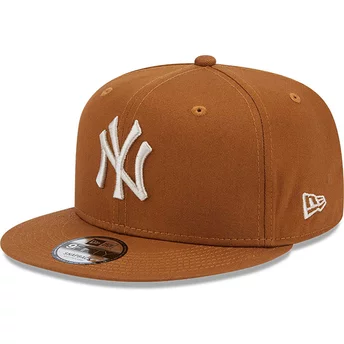 Brązowa płaska czapka snapback 9FIFTY League Essential New York Yankees MLB od New Era