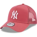rozowa-czapka-trucker-a-frame-league-essential-new-york-yankees-mlb-od-new-era