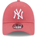 regulowana-jasnorozowa-czapka-z-zakrzywionym-daszkiem-9forty-league-essential-new-york-yankees-mlb-od-new-era