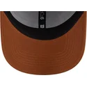 brazowa-regulowana-czapka-z-zakrzywionym-daszkiem-z-bezowym-logo-9forty-league-essential-los-angeles-dodgers-mlb-od-new-era