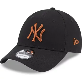 Regulowana czarna czapka z zakrzywionym daszkiem z brązowym logo 9FORTY League Essential New York Yankees MLB od New Era