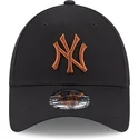czapki-curva-czarny-tasma-regulowana-marron-9forty-league-essential-new-york-yankees-mlb-new-era