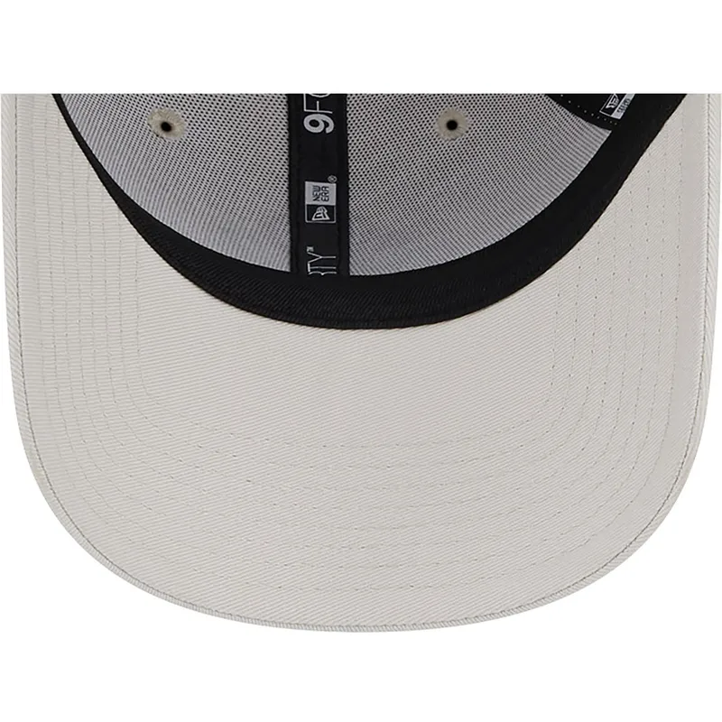 czapki-curva-bezowy-tasma-regulowana-9forty-league-essential-new-york-yankees-mlb-new-era