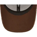 regulowana-brazowa-czapka-z-zakrzywionym-daszkiem-9forty-monogram-new-york-yankees-mlb-od-new-era