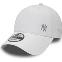 wyginieta-czapka-biala-z-regulacja-9forty-flawless-logo-new-york-yankees-mlb-new-era