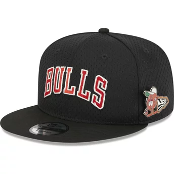 Czarna płaski daszek snapback 9FIFTY Post-Up Pin z logo Chicago Bulls NBA od New Era