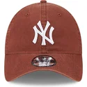 regulowana-brazowa-czapka-z-zakrzywionym-daszkiem-9twenty-league-essential-new-york-yankees-mlb-marki-new-era