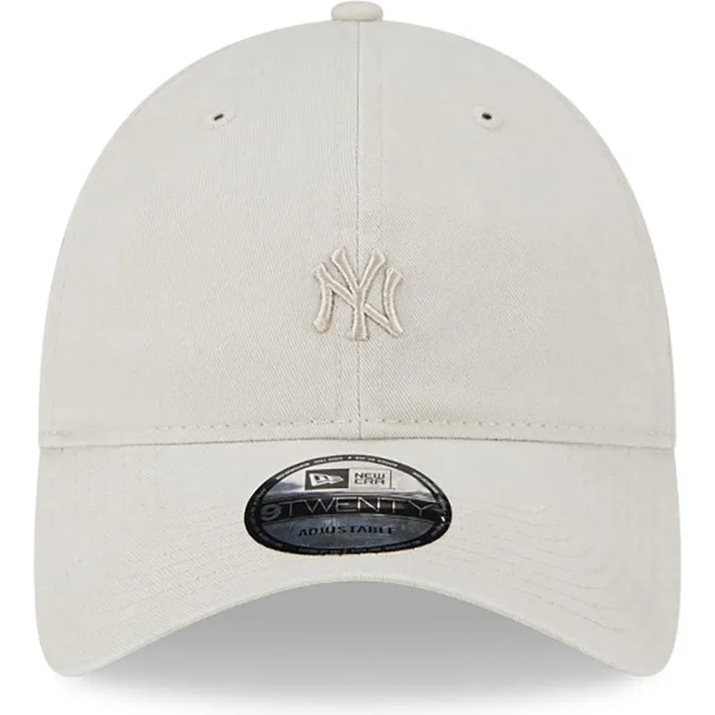 bezowa-regulowana-czapka-z-zakrzywionym-daszkiem-z-bezowym-logo-9twenty-mini-logo-new-york-yankees-mlb-od-new-era