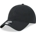 czarna-regulowana-czapka-z-zakrzywionym-daszkiem-z-czarnym-logo-9twenty-mini-logo-new-york-yankees-mlb-od-new-era