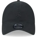 czarna-regulowana-czapka-z-zakrzywionym-daszkiem-z-czarnym-logo-9twenty-mini-logo-new-york-yankees-mlb-od-new-era