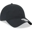 czarna-regulowana-czapka-z-zakrzywionym-daszkiem-z-czarnym-logo-9twenty-mini-logo-new-york-yankees-mlb-od-new-era