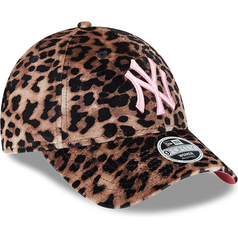 damska-czapka-z-zakrzywionym-daszkiem-w-panterke-z-rozowym-logo-9forty-velour-new-york-yankees-mlb-marki-new-era