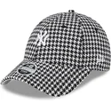 czapka-z-zakrzywionym-daszkiem-czarno-biala-regulowana-dla-kobiet-9forty-houndstooth-new-york-yankees-mlb-new-era