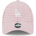 rozowo-biala-zakrzywiona-czapka-z-daszkiem-damska-9forty-houndstooth-los-angeles-dodgers-mlb-od-new-era