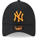 czapki-curva-czarny-tasma-regulowana-9forty-league-essential-new-york-yankees-mlb-new-era