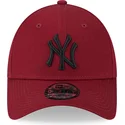 czapki-curva-czerwony-tasma-regulowana-negro-9forty-league-essential-new-york-yankees-mlb-new-era