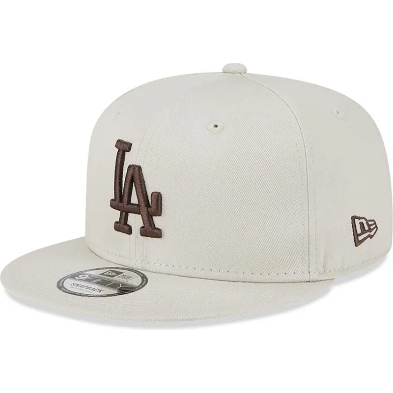 bezowa-czapka-snapback-z-plaskim-daszkiem-i-brazowym-logo-9fifty-league-essential-los-angeles-dodgers-mlb-od-new-era