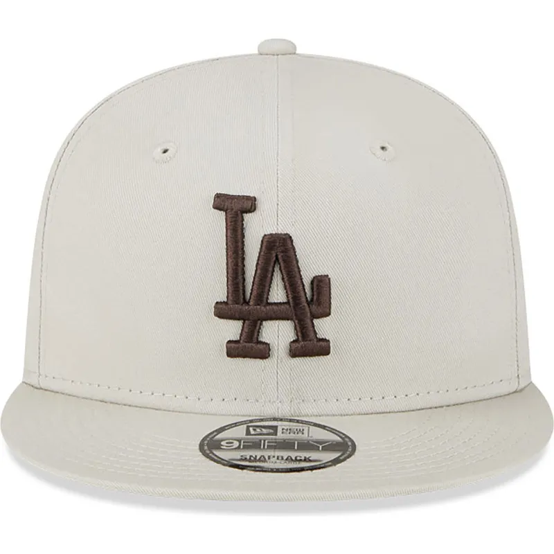 bezowa-czapka-snapback-z-plaskim-daszkiem-i-brazowym-logo-9fifty-league-essential-los-angeles-dodgers-mlb-od-new-era
