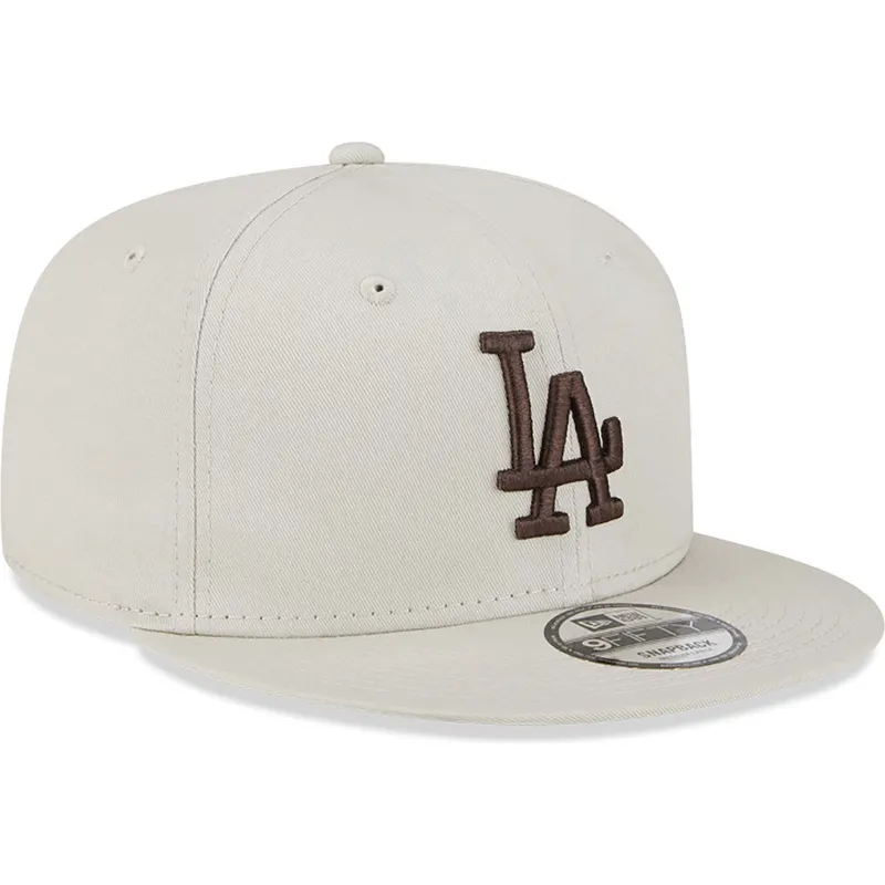 bezowa-czapka-snapback-z-plaskim-daszkiem-i-brazowym-logo-9fifty-league-essential-los-angeles-dodgers-mlb-od-new-era
