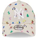bezowa-zakrzywiona-czapka-regulowana-dla-chlopca-9forty-festive-new-york-yankees-mlb-new-era