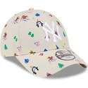 bezowa-zakrzywiona-czapka-regulowana-dla-dziecka-9forty-festive-new-york-yankees-mlb-od-new-era