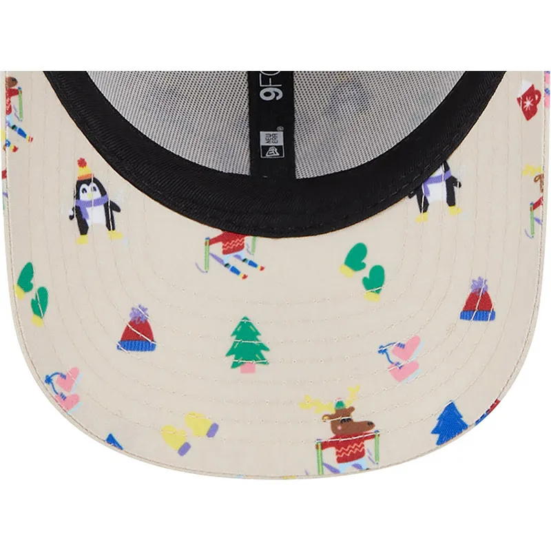 bezowa-zakrzywiona-czapka-regulowana-dla-chlopca-9forty-festive-new-york-yankees-mlb-new-era