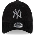 czarna-regulowana-czapka-z-zakrzywionym-daszkiem-9forty-wide-cord-new-york-yankees-mlb-od-new-era