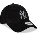 czarna-regulowana-czapka-z-zakrzywionym-daszkiem-9forty-wide-cord-new-york-yankees-mlb-od-new-era