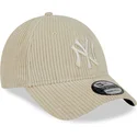 bezowa-czapka-z-zakrzywionym-daszkiem-regulowana-9forty-wide-cord-new-york-yankees-mlb-od-new-era
