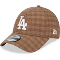 brazowa-regulowana-czapka-z-zakrzywionym-daszkiem-9forty-flannel-los-angeles-dodgers-mlb-od-new-era