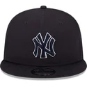 granatowa-czapka-z-daszkiem-typu-snapback-z-granatowym-logo-9fifty-side-patch-script-new-york-yankees-mlb-od-new-era