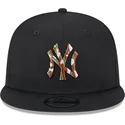 czarna-czapka-z-plaskim-daszkiem-snapback-z-brazowym-logo-9fifty-seasonal-infill-new-york-yankees-mlb-od-new-era