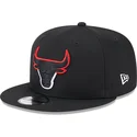 czarna-czapka-z-plaskim-daszkiem-snapback-9fifty-split-logo-chicago-bulls-nba-od-new-era