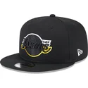czarna-czapka-z-plaskim-daszkiem-snapback-9fifty-split-logo-los-angeles-lakers-nba-od-new-era