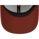 brazowa-czapka-z-zakrzywionym-daszkiem-regulowana-z-brazowym-logo-9forty-washed-canvas-boston-red-sox-mlb-od-new-era