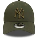 zielona-dopasowana-czapka-z-zakrzywionym-daszkiem-z-zielonym-logo-39thirty-league-essential-new-york-yankees-mlb-od-new-era