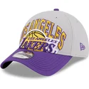 szara-i-fioletowa-regulowana-czapka-z-daszkiem-9twenty-tip-off-2023-los-angeles-lakers-nba-new-era
