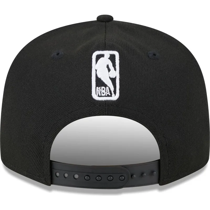 czarna-plaska-czapka-snapback-9fifty-tip-off-2023-milwaukee-bucks-nba-new-era