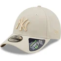 bezowa-czapka-z-daszkiem-snapback-z-bezowym-logo-9forty-tonal-repreve-new-york-yankees-mlb-od-new-era