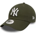 zielona-regulowana-czapka-z-zakrzywionym-daszkiem-9twenty-league-essential-new-york-yankees-mlb-od-new-era