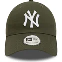 zielona-regulowana-czapka-z-zakrzywionym-daszkiem-9twenty-league-essential-new-york-yankees-mlb-od-new-era