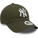 zielona-regulowana-czapka-z-zakrzywionym-daszkiem-9twenty-league-essential-new-york-yankees-mlb-new-era