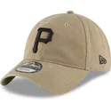 regulowana-czapka-z-jasnobrabym-zakrzywionym-daszkiem-z-czarnym-logo-9twenty-core-classic-pittsburgh-pirates-mlb-od-new-era