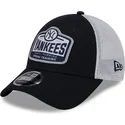 granatowo-biala-czapka-trucker-9forty-stretch-snap-tab-new-york-yankees-mlb-marki-new-era