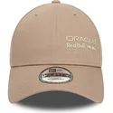 bezowa-czapka-z-zakrzywionym-daszkiem-snapback-9forty-seasonal-red-bull-racing-formula-1-od-new-era