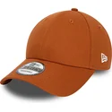 regulowana-brazowa-czapka-z-zakrzywionym-daszkiem-9forty-essential-od-new-era