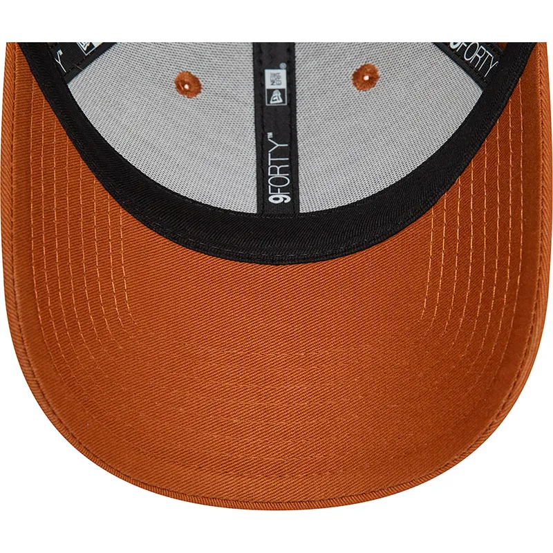 brazowa-zakrzywiona-regulowana-czapka-9forty-essential-od-new-era