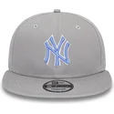 czapki-plana-szary-snapback-9fifty-outline-new-york-yankees-mlb-new-era