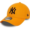 regulowana-pomaranczowa-czapka-z-zakrzywionym-daszkiem-z-czarnym-logo-9forty-league-essential-new-york-yankees-mlb-od-new-era